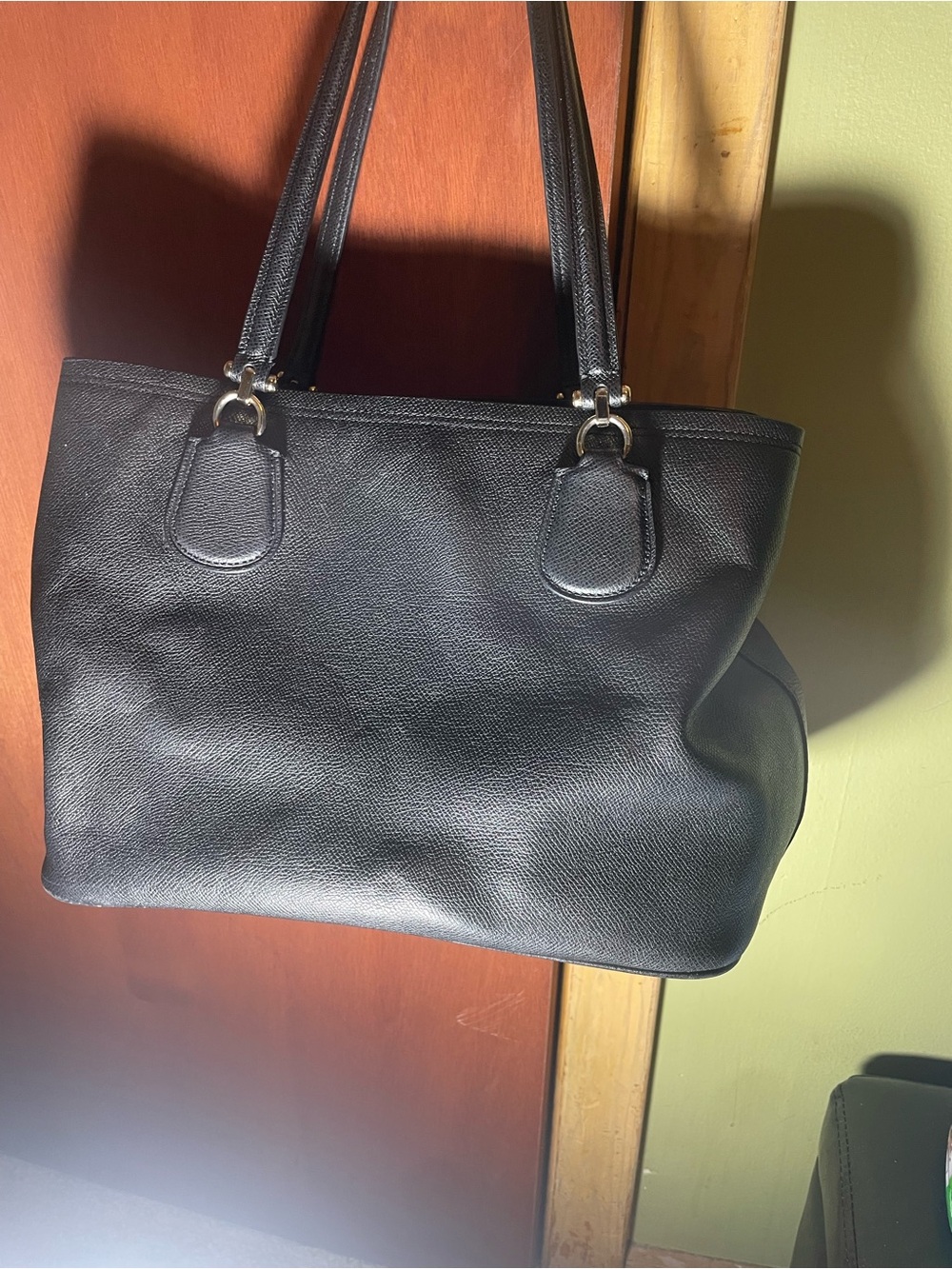 Coach Black Leather Shoulder Bag with Gold Plaquei. Like New. 💕 - Picture 6 of 12